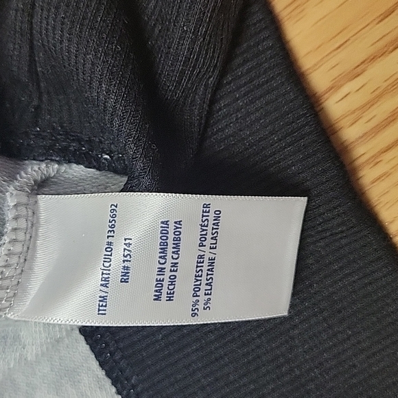 Splendid Super cozy and soft Splendid star print top - Picture 11 of 12